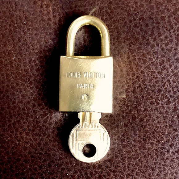 Vintage LV Louis Vuitton Padlock Lock & Key 207 - Picture 5 of 13